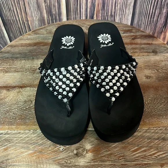 Yellow box Sandals- Size 8.5 - Picture 3 of 5